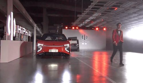 跨界營銷新典范 高合汽車聯動Scabal工廠走秀，重構汽車銷售體驗